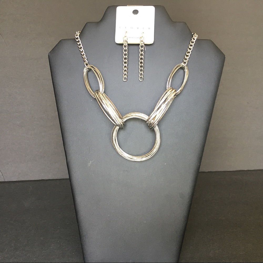 NWT. Fashion Necklace/Earring Set